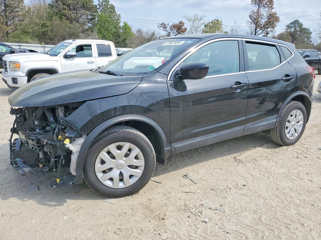 Salvage Nissan Rogue Image