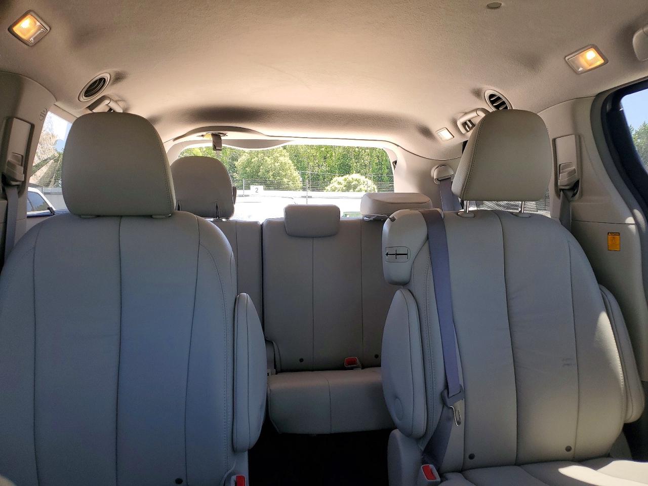 Toyota Sienna Xle 8-passenger