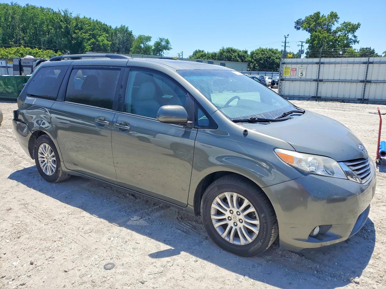 Toyota Sienna Xle 8-passenger