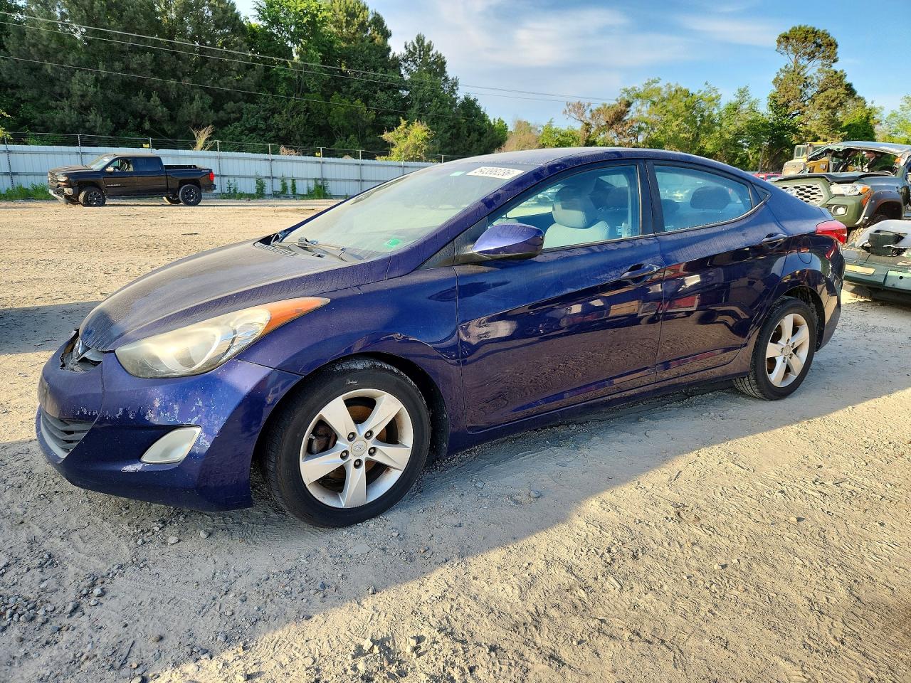 Salvage Hyundai ELANTRA Image
