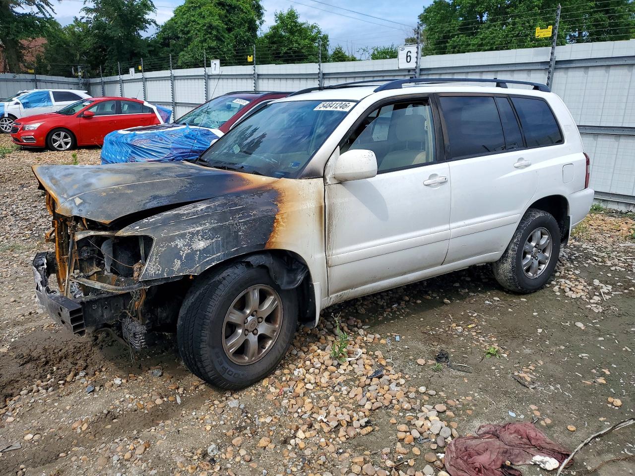Salvage Toyota Highlander Image