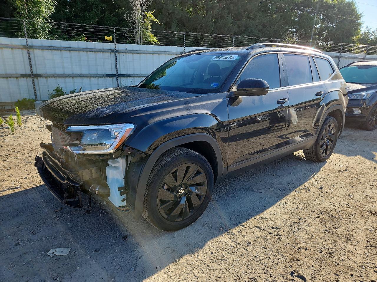 Salvage Volkswagen Atlas Image