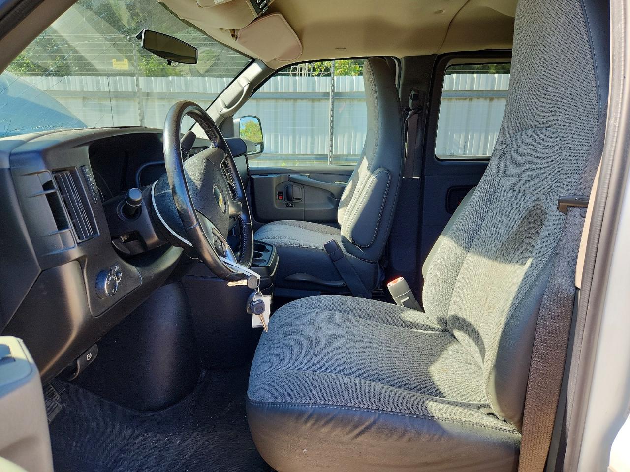 Chevrolet Express Lt