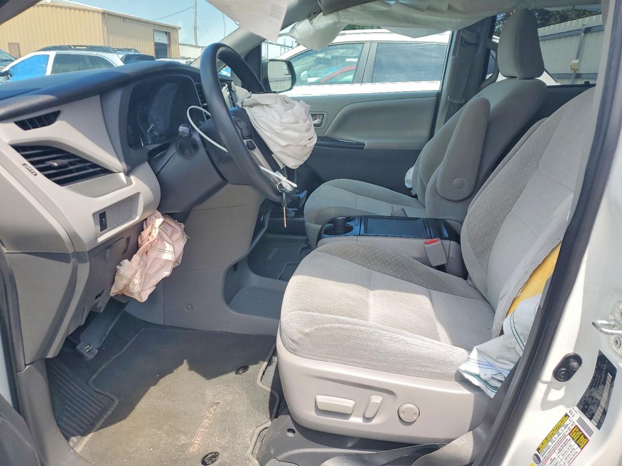 Toyota Sienna Le