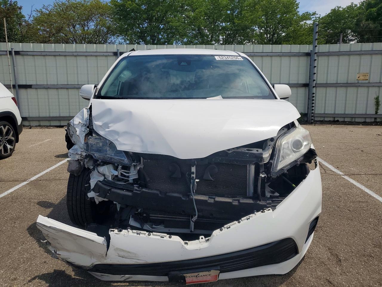 Toyota Sienna Le