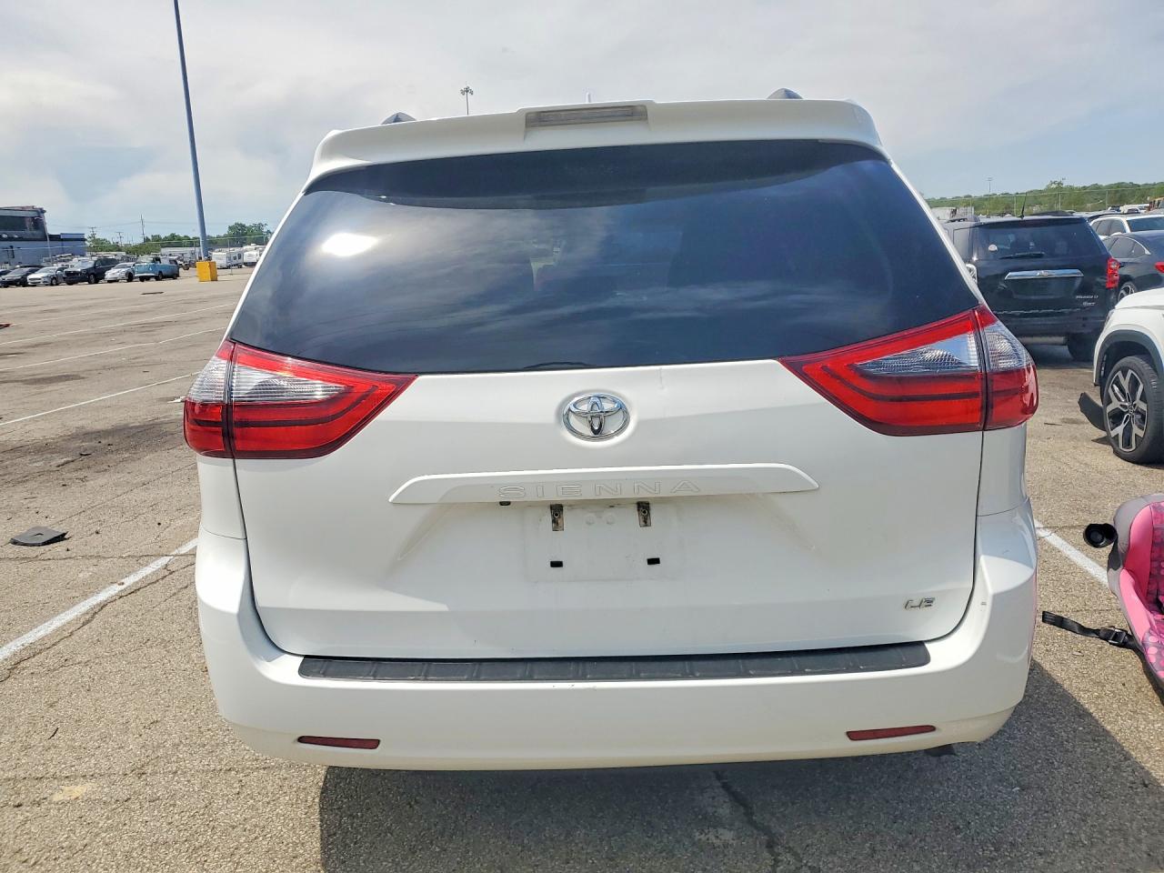Toyota Sienna Le