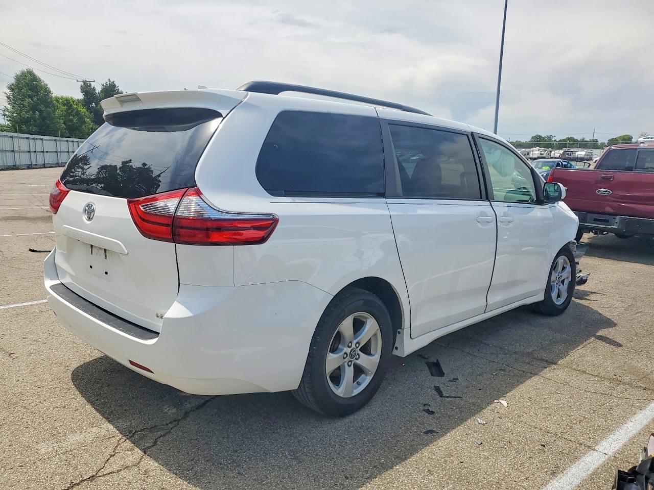 Toyota Sienna Le