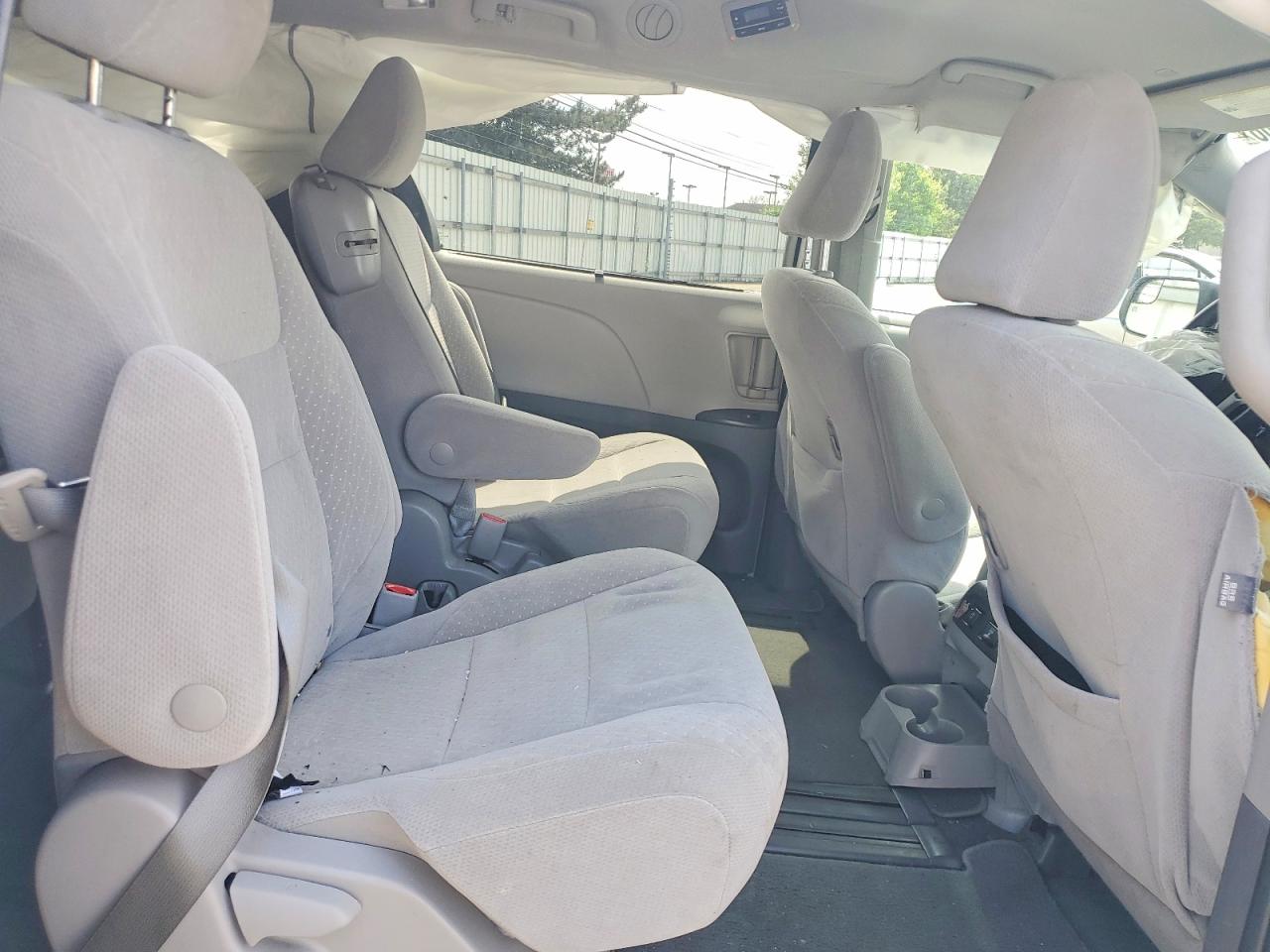 Toyota Sienna Le