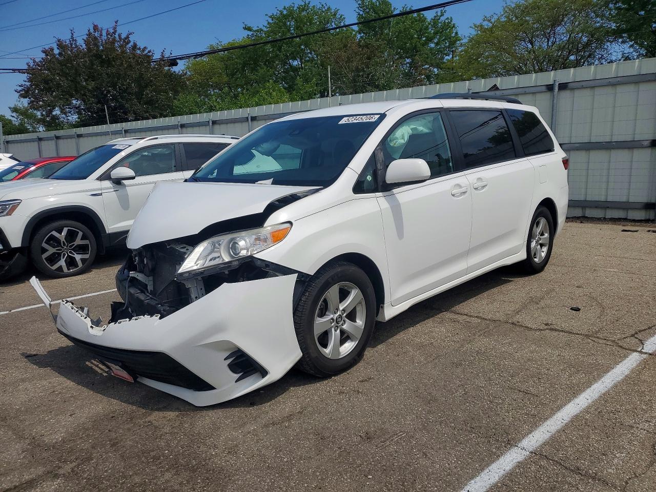 Salvage Toyota Sienna Image