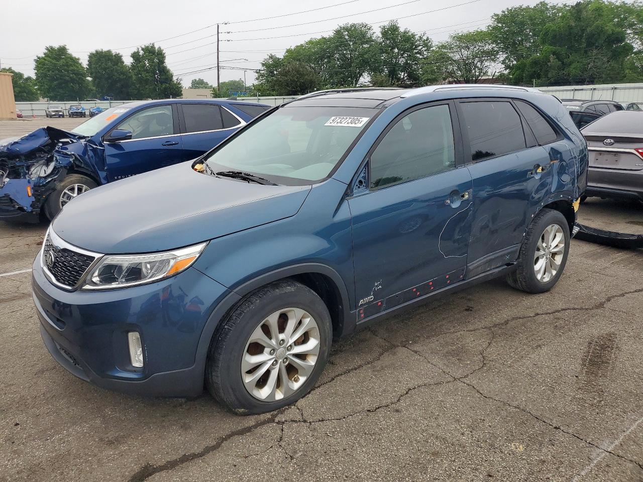 Salvage Kia Sorento Image