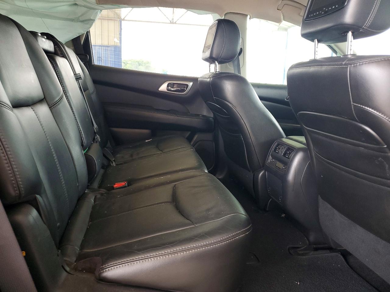 Nissan Pathfinder S