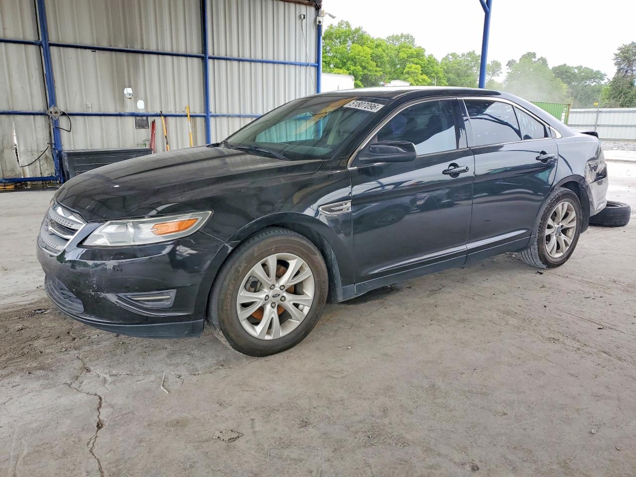 Salvage Ford Taurus Image