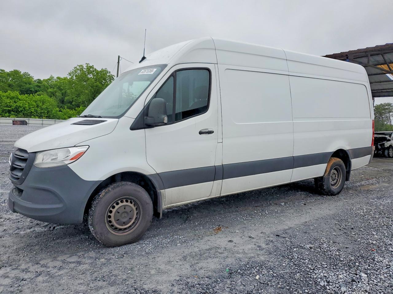 Salvage Mercedes-Benz Sprinter Image