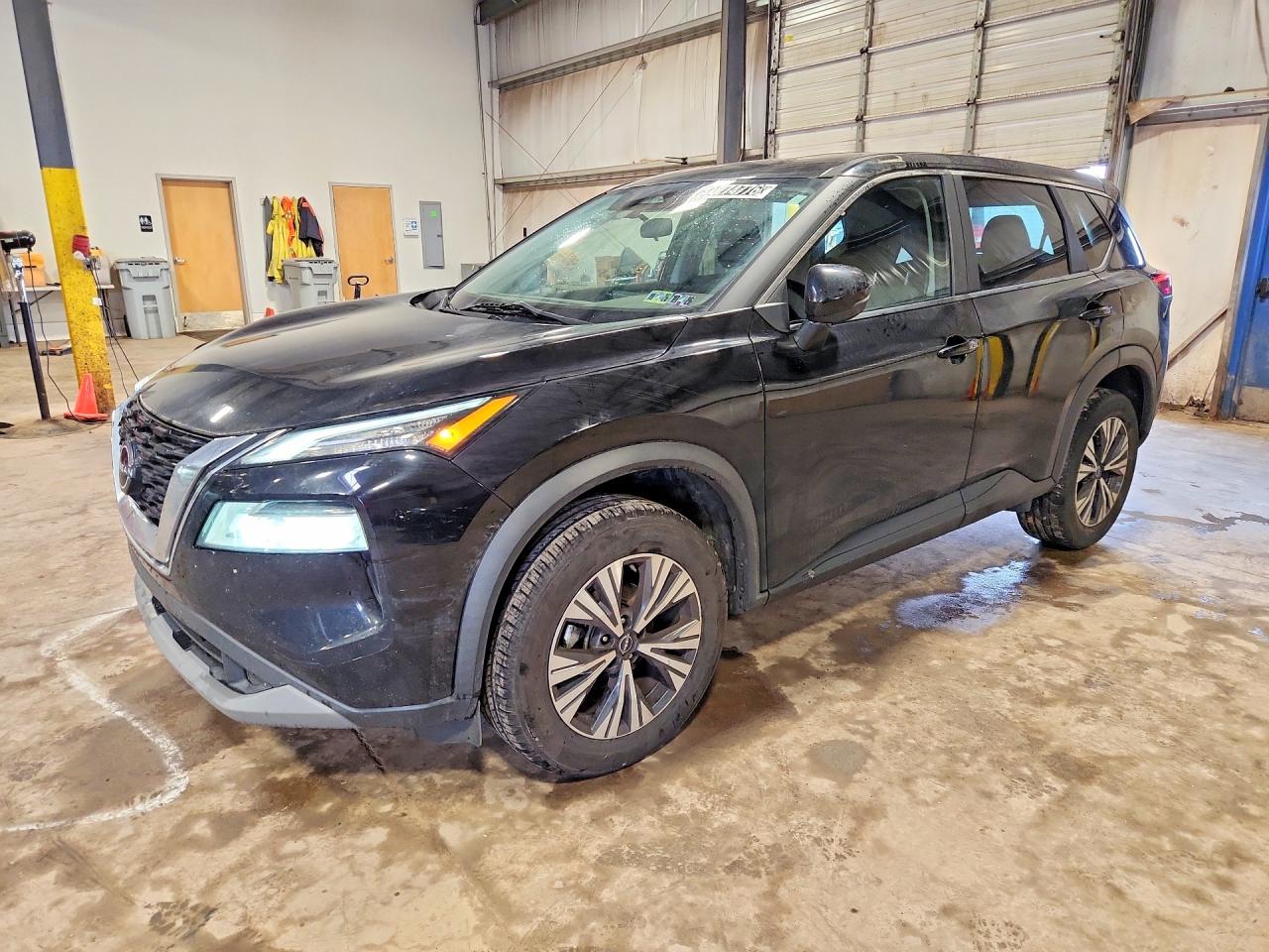 Salvage Nissan Rogue Image