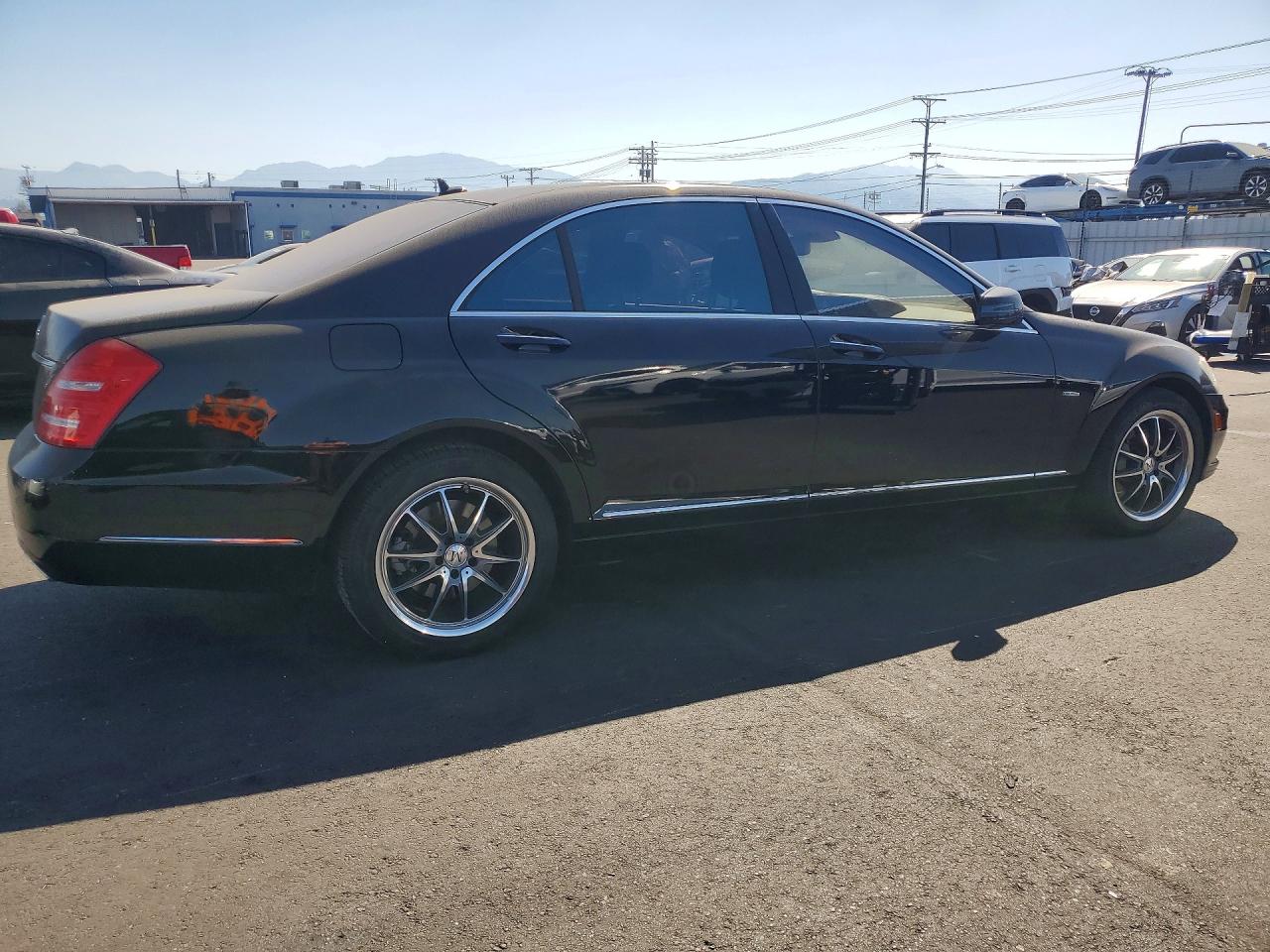 Mercedes-Benz S-Class 550