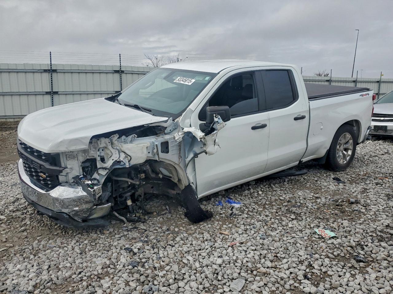 Salvage Chevrolet Silverado Image