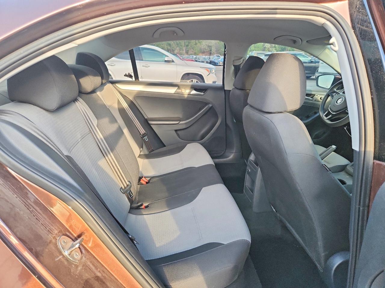Volkswagen Jetta S