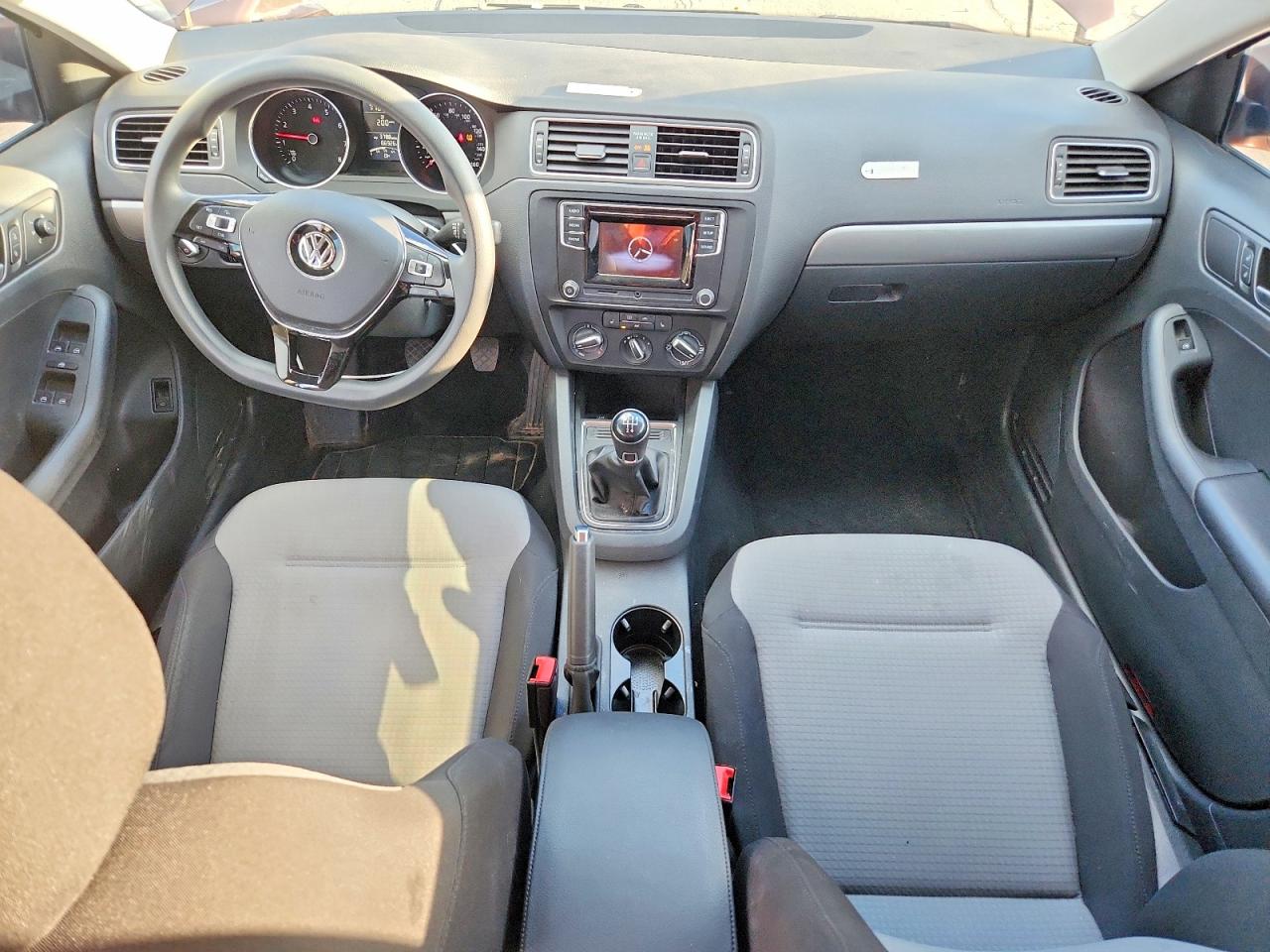 Volkswagen Jetta S