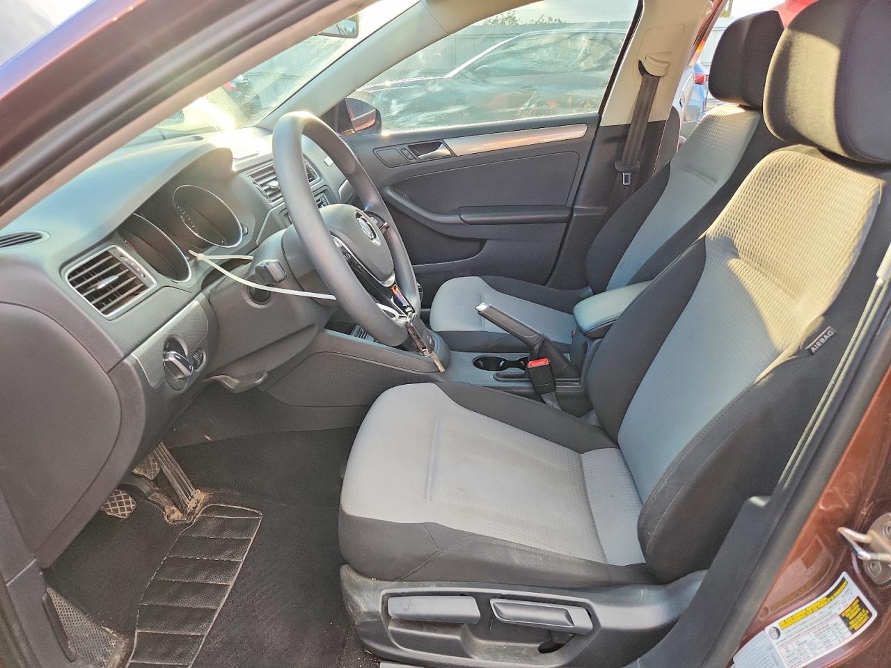 Volkswagen Jetta S