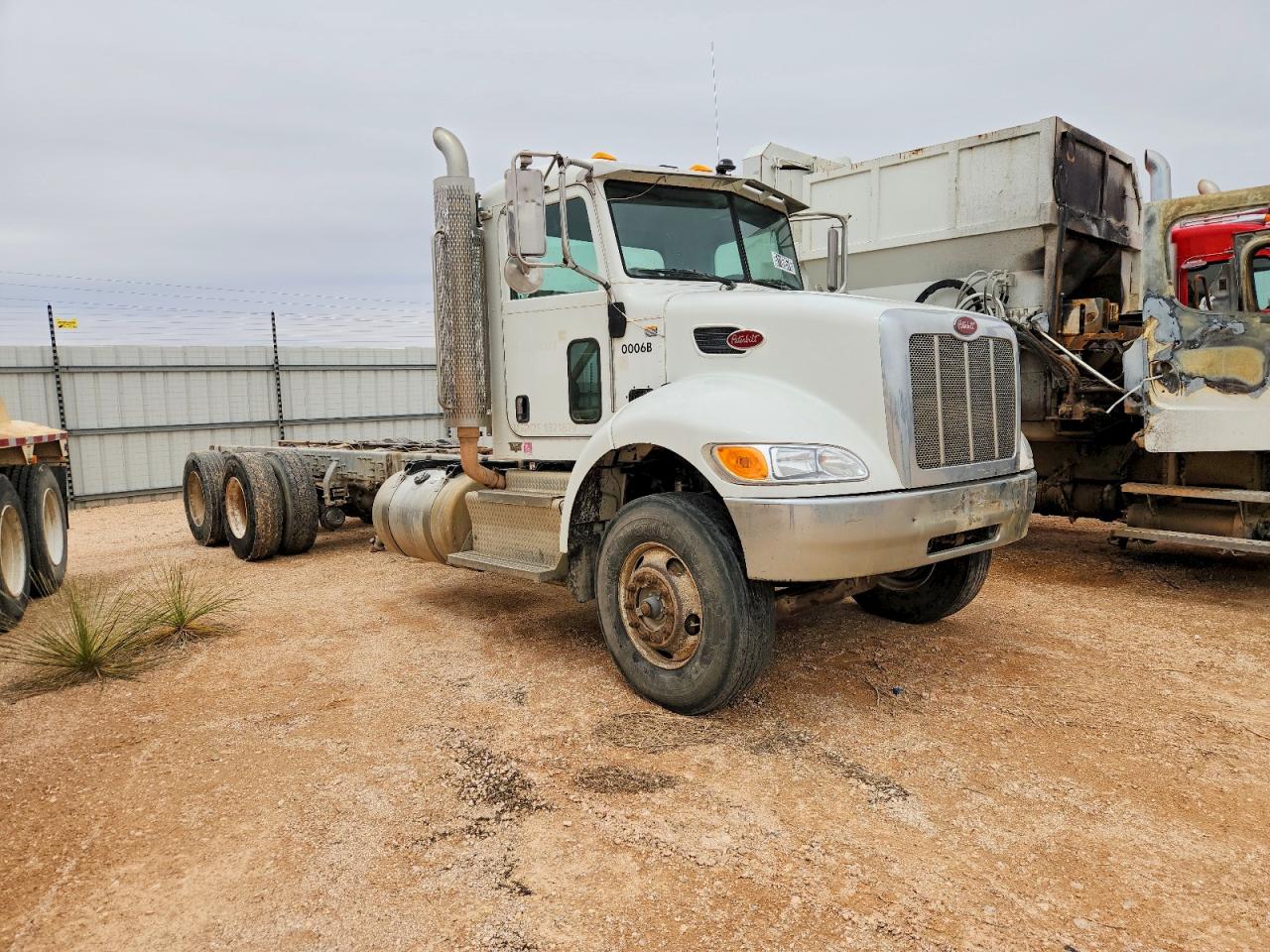 Salvage Peterbilt 348 Image