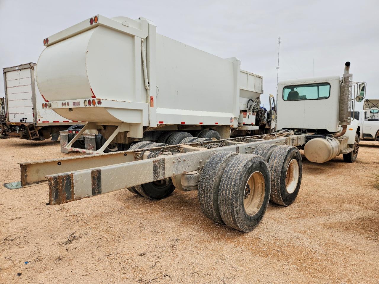Peterbilt 348