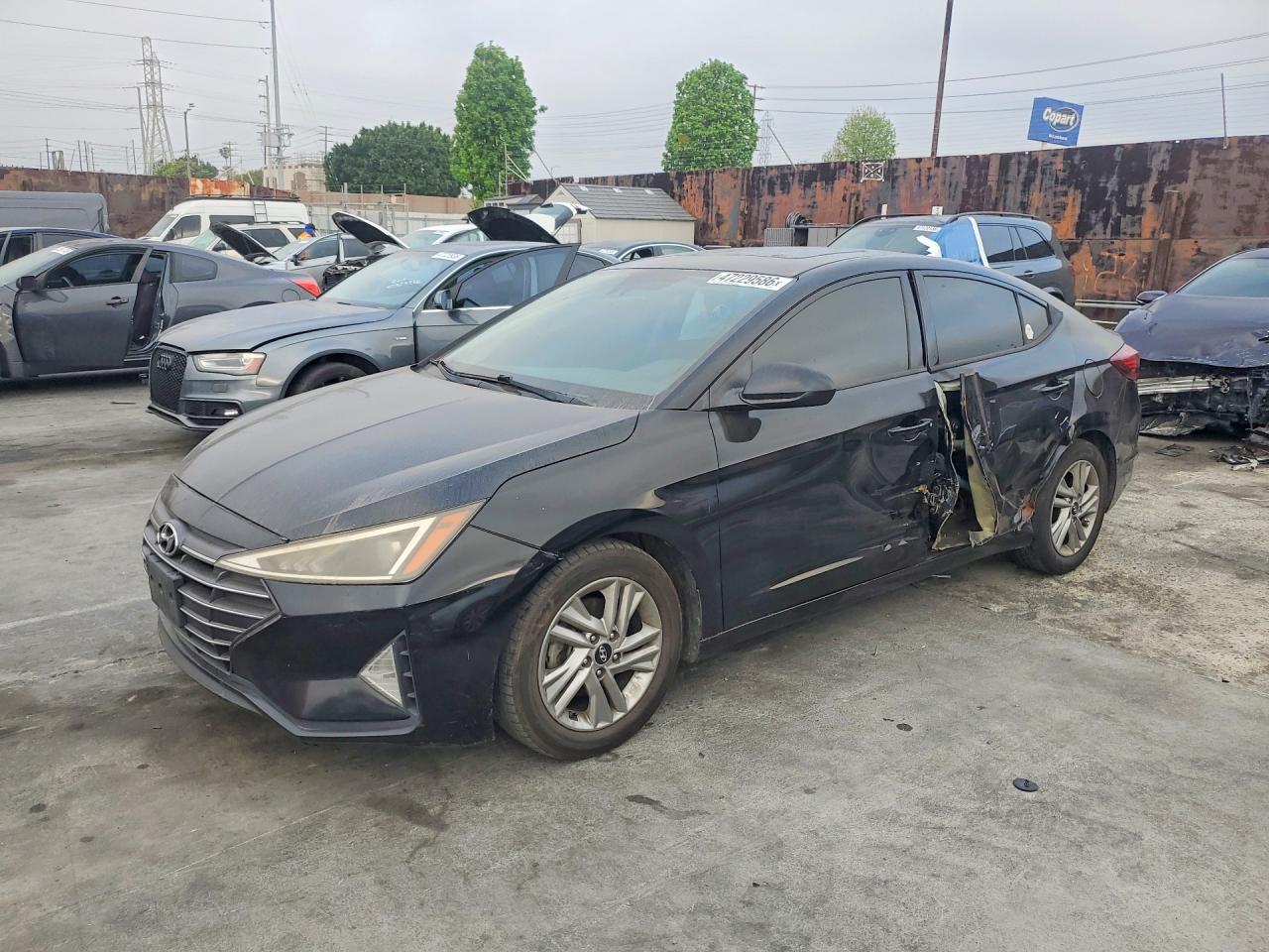Salvage Hyundai ELANTRA Image