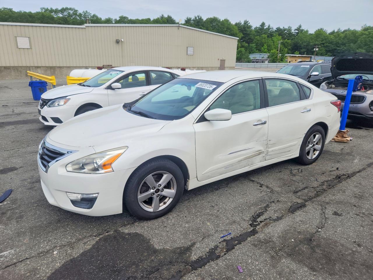 Salvage Nissan Altima Image