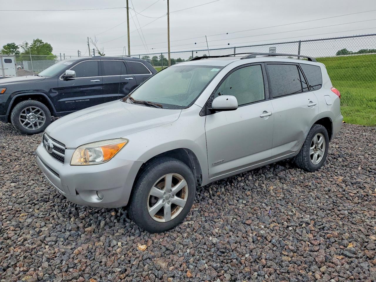 Salvage Toyota RAV4 Image
