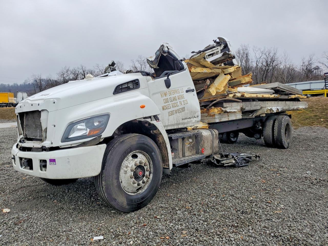 Salvage Hino Hino L7 Image