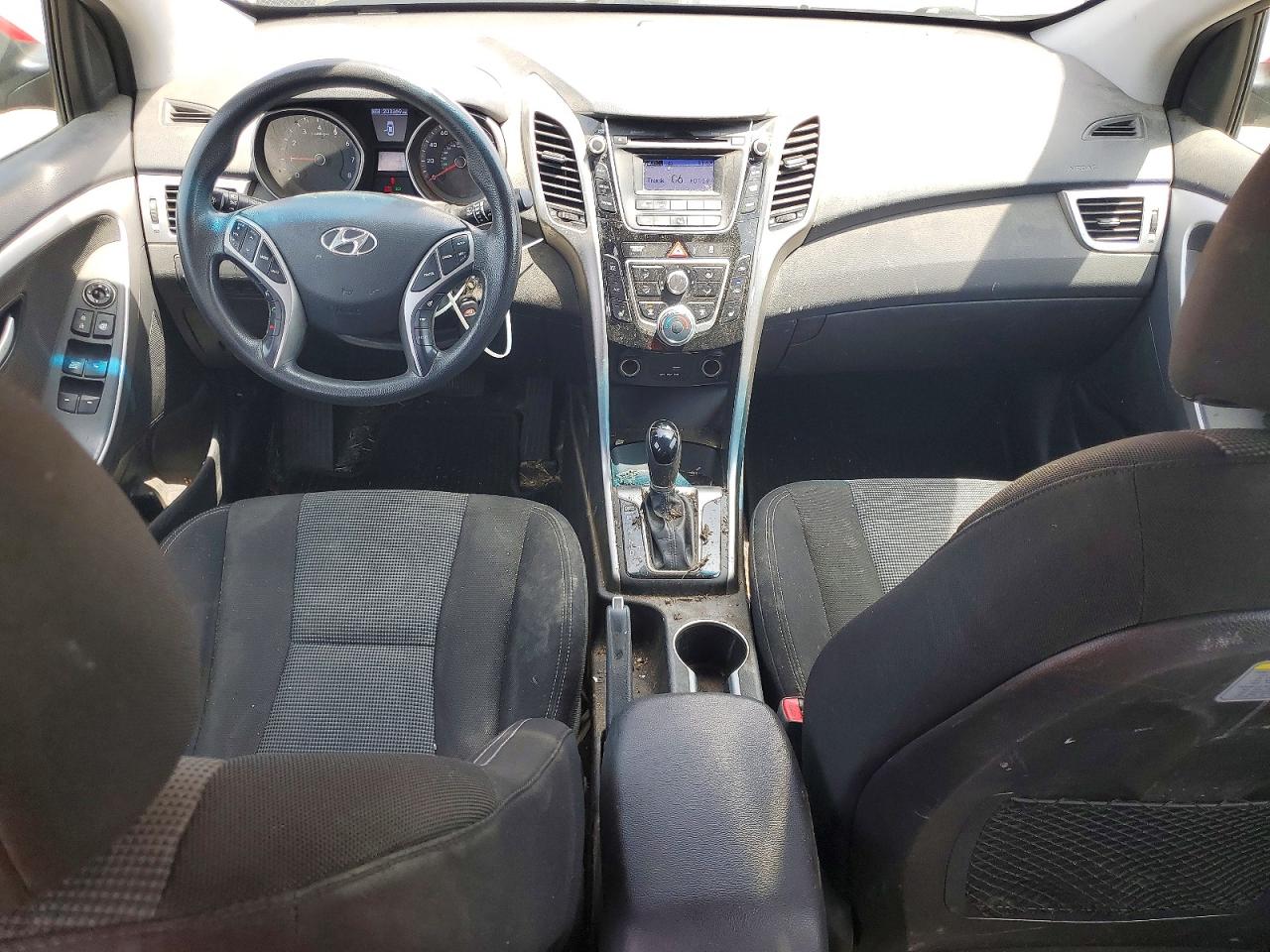 Hyundai ELANTRA Base