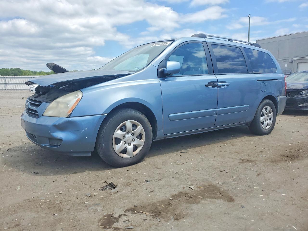 Salvage Kia Sedona Image