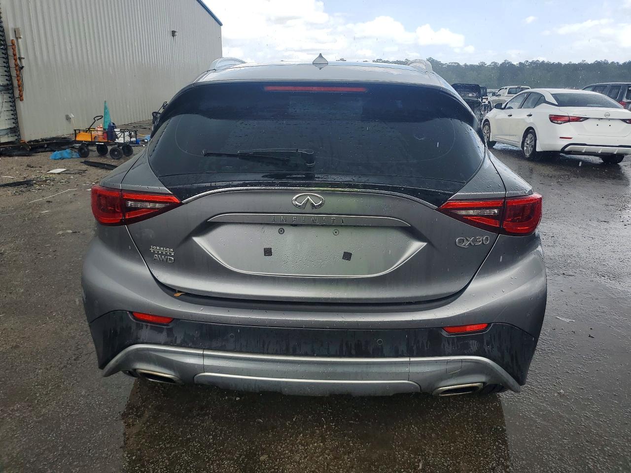 INFINITI Qx Luxury