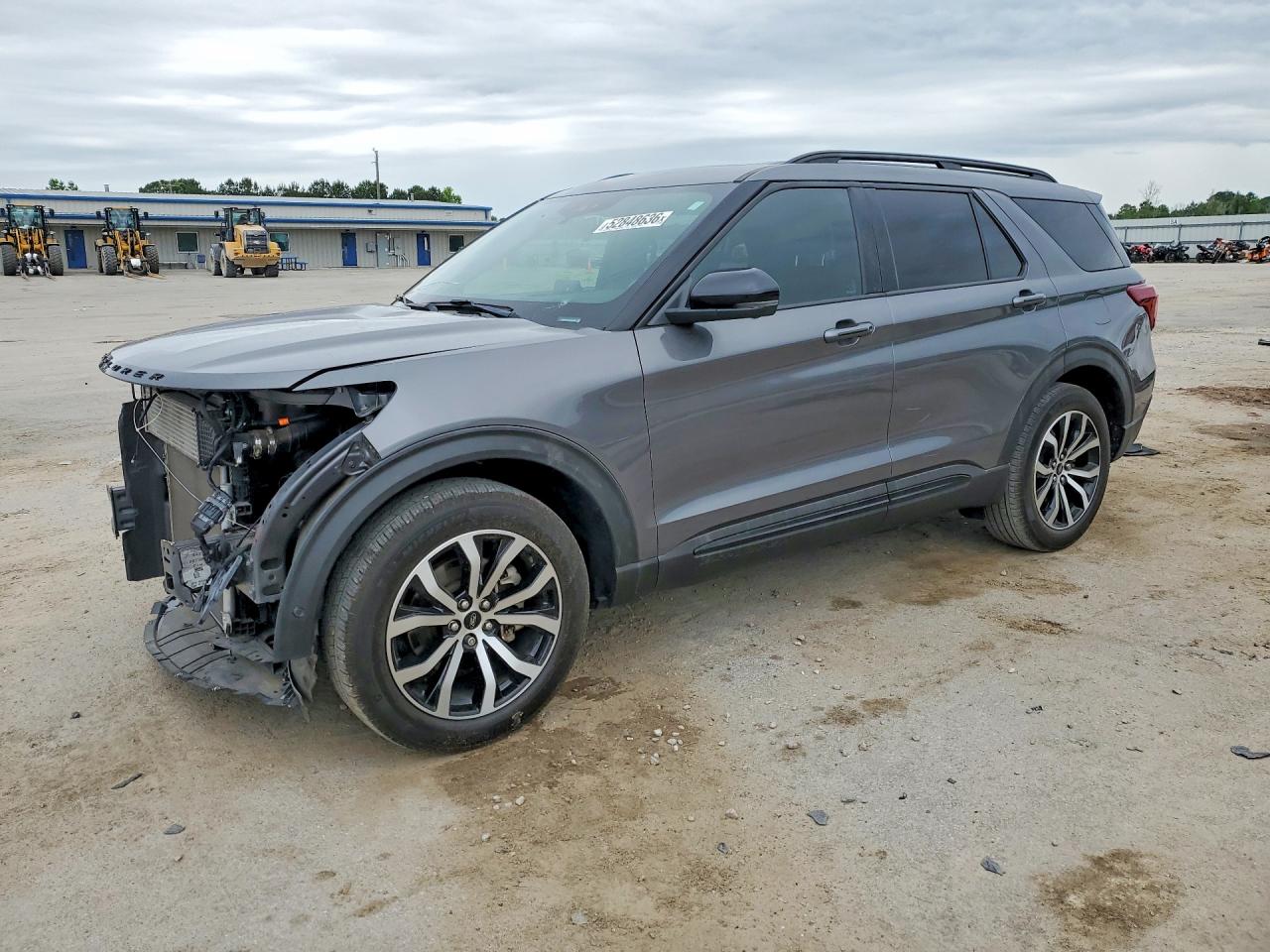Salvage Ford Explorer Image