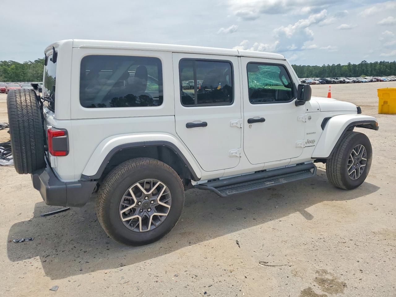 Jeep Wrangler Sahara