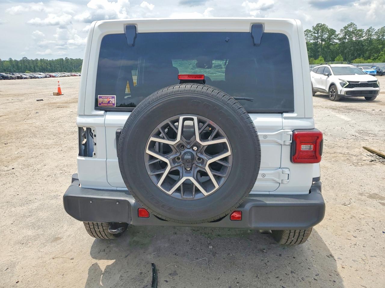 Jeep Wrangler Sahara