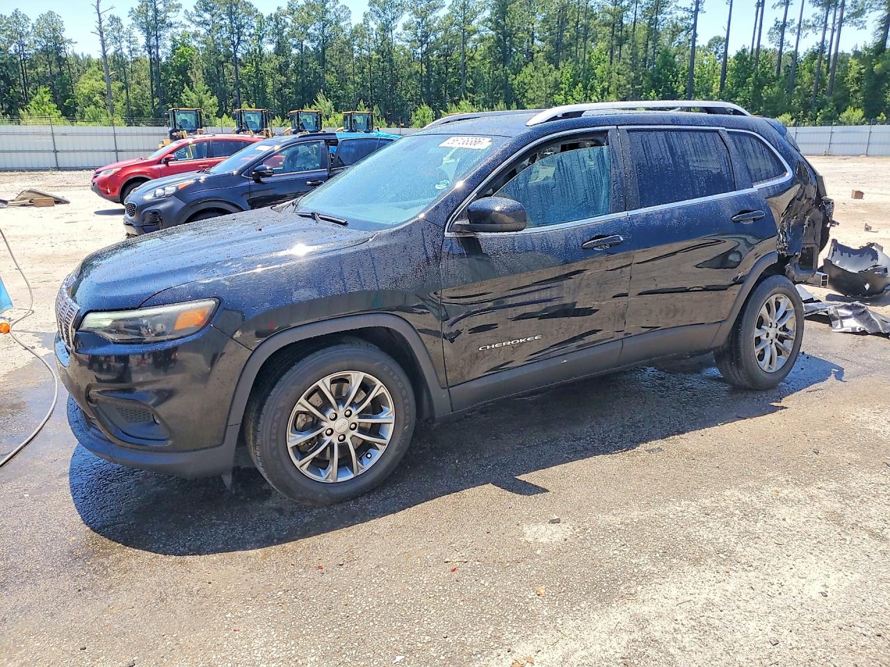 Salvage Jeep Cherokee Image