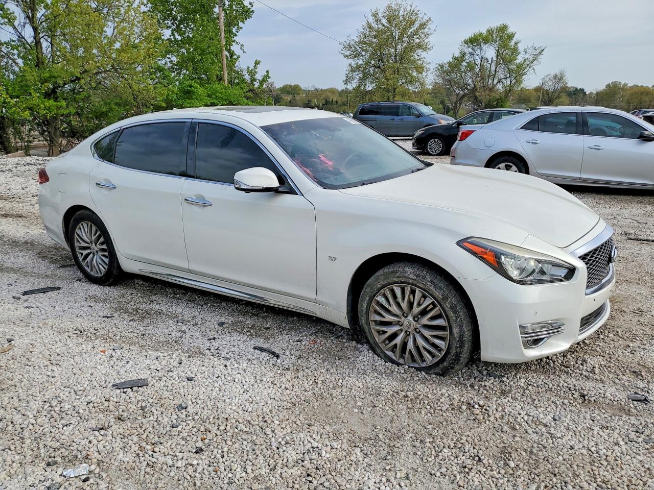 INFINITI Q70 3.7