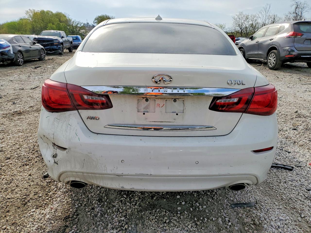 INFINITI Q70 3.7