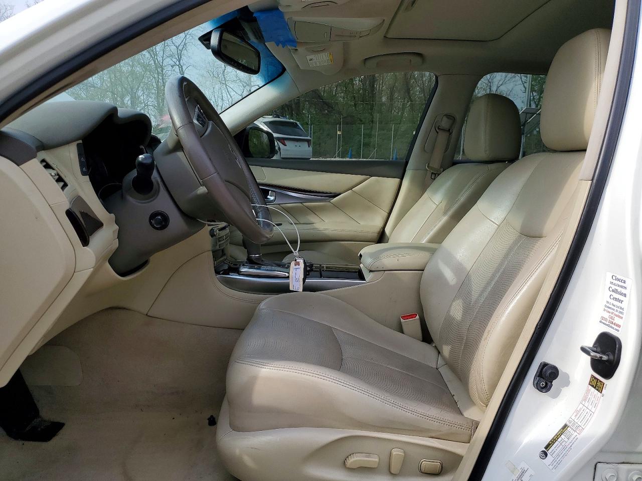 INFINITI Q70 3.7