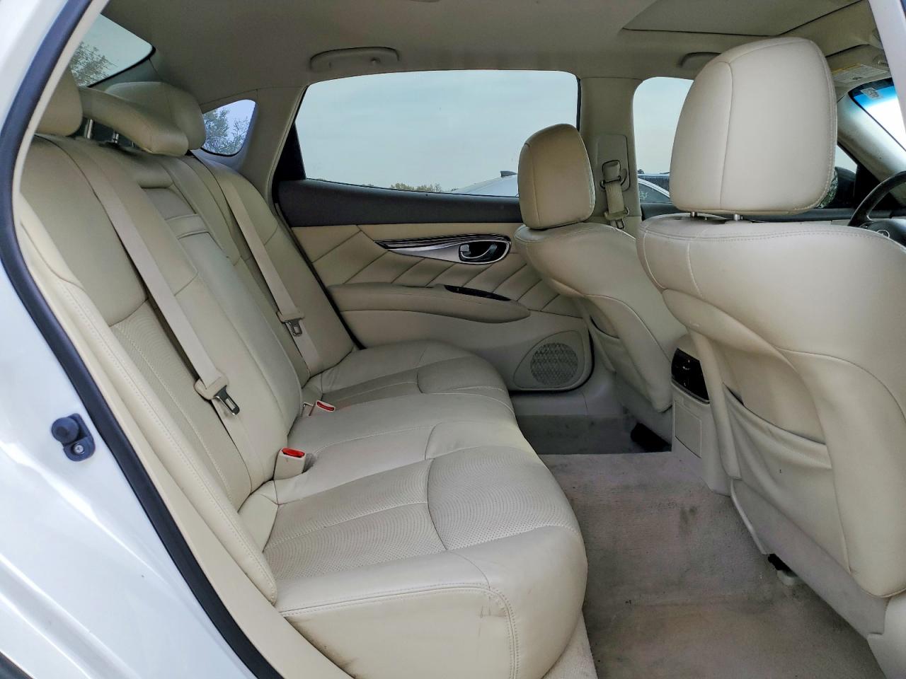 INFINITI Q70 3.7
