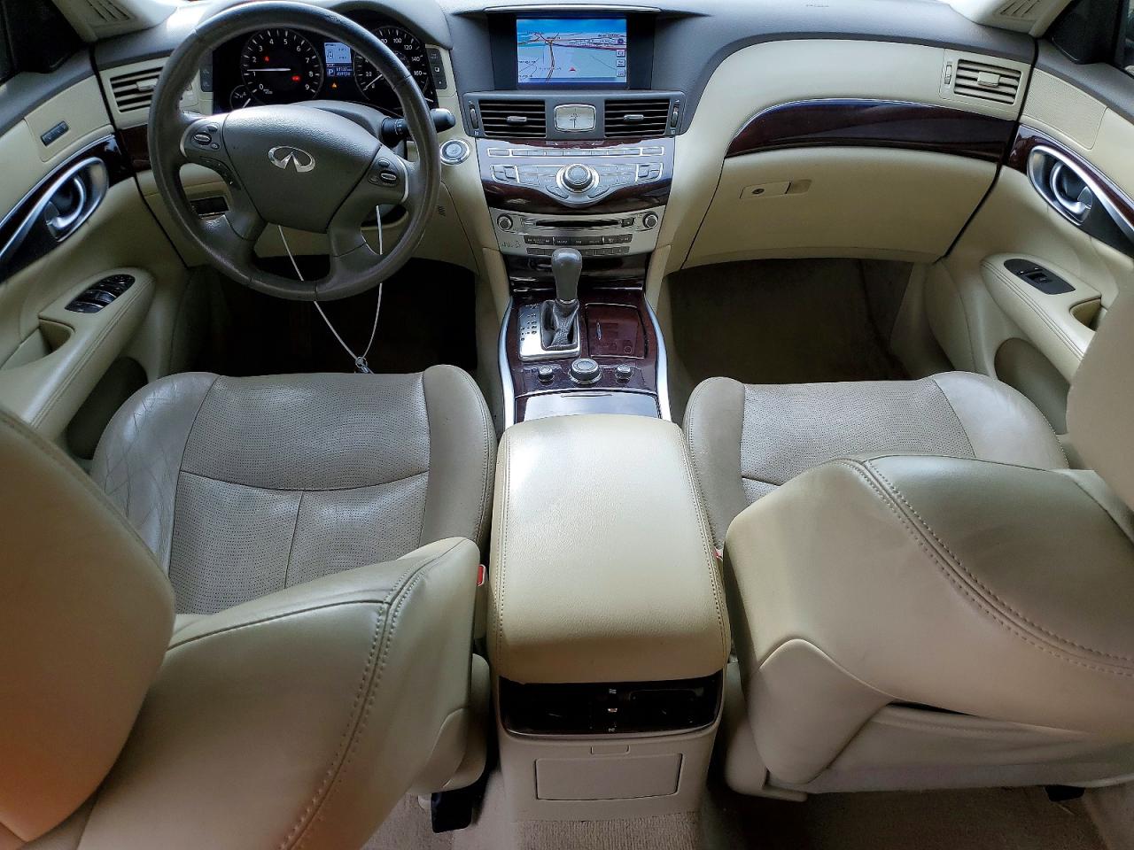 INFINITI Q70 3.7