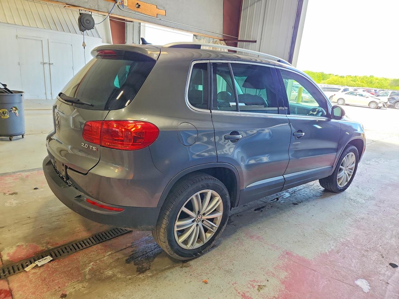 Volkswagen Tiguan S