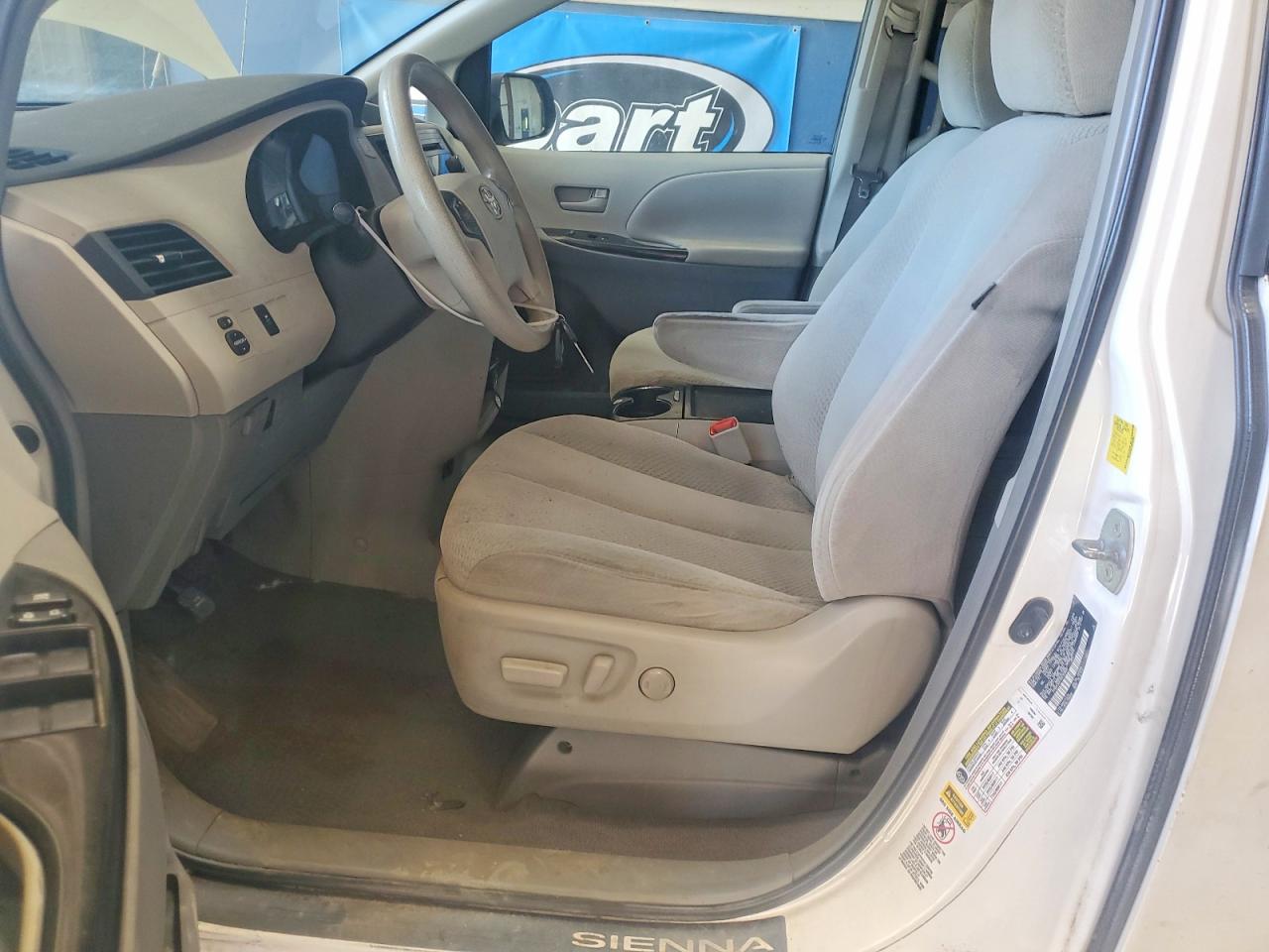Toyota Sienna Le