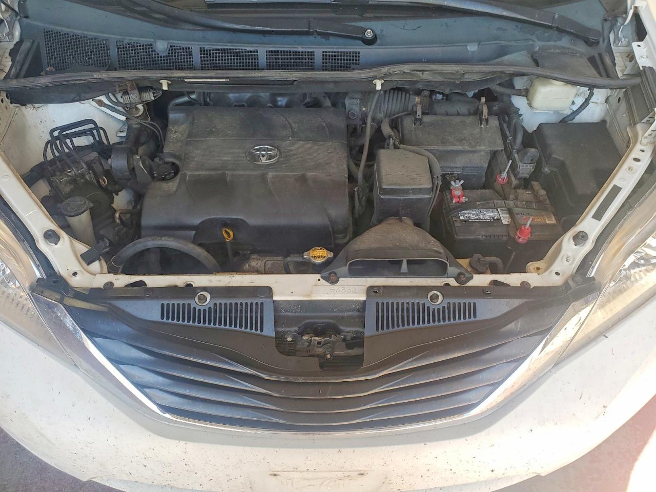 Toyota Sienna Le
