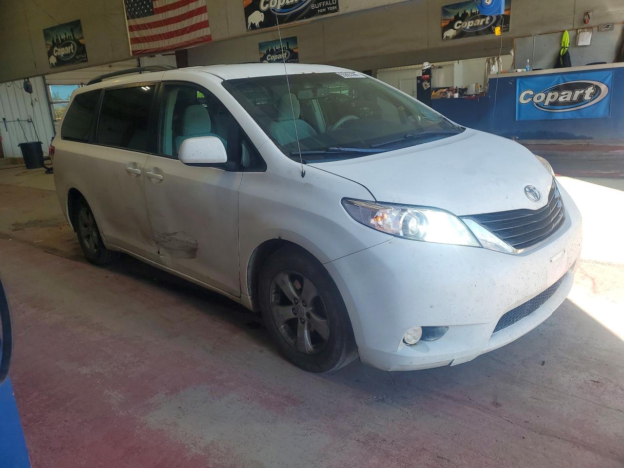 Toyota Sienna Le