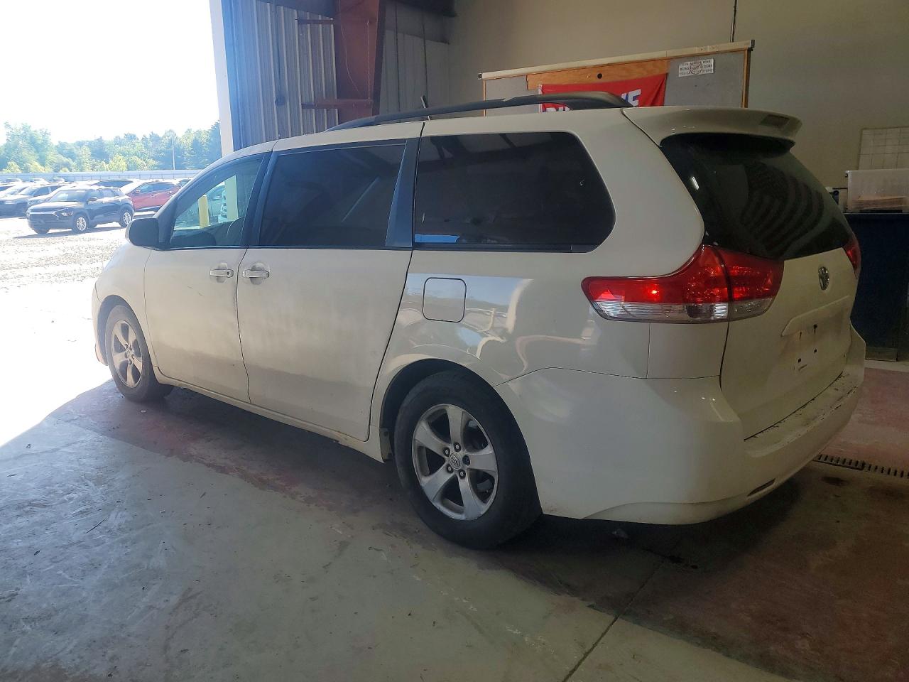 Toyota Sienna Le