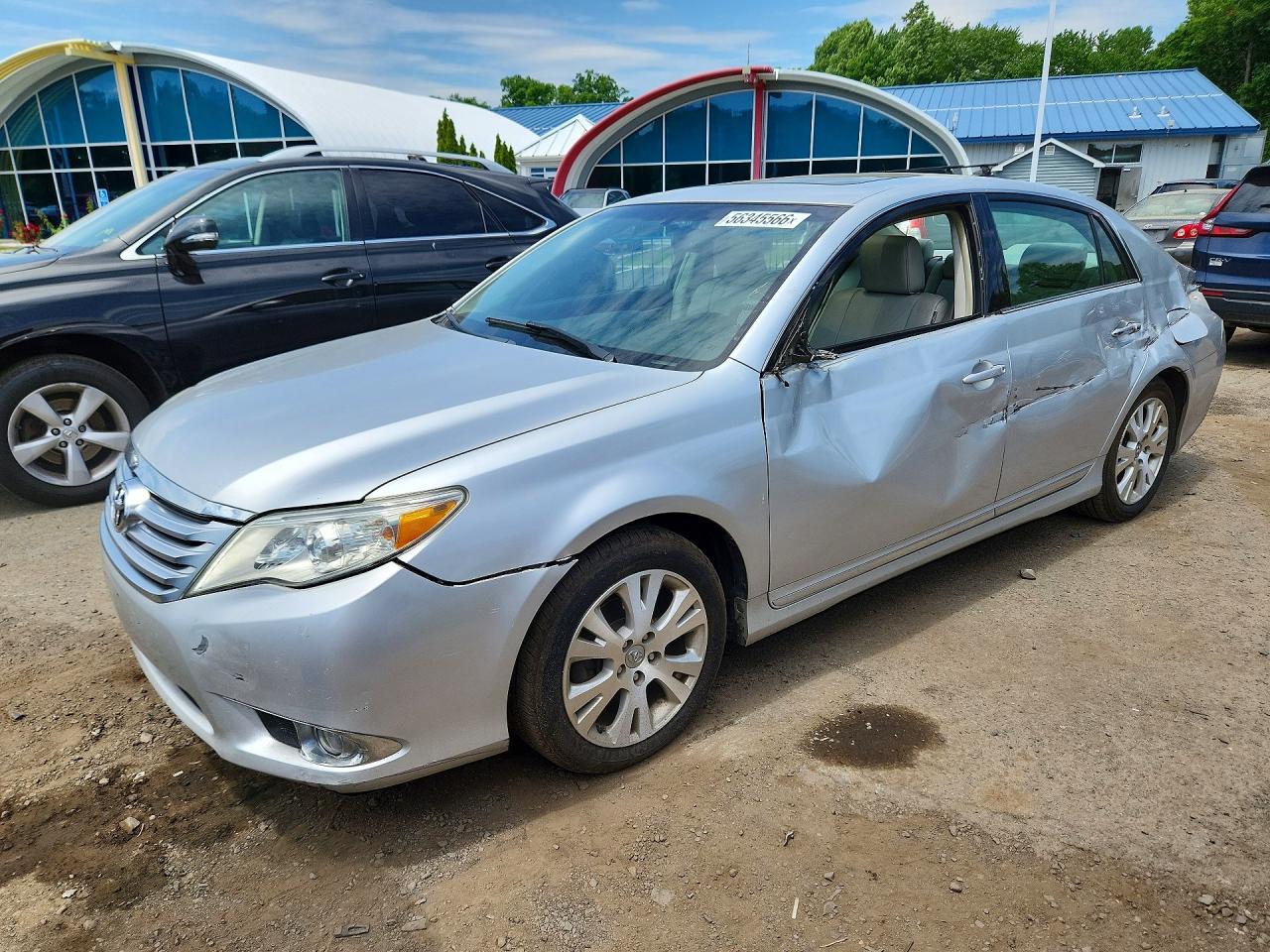 Salvage Toyota Avalon Image