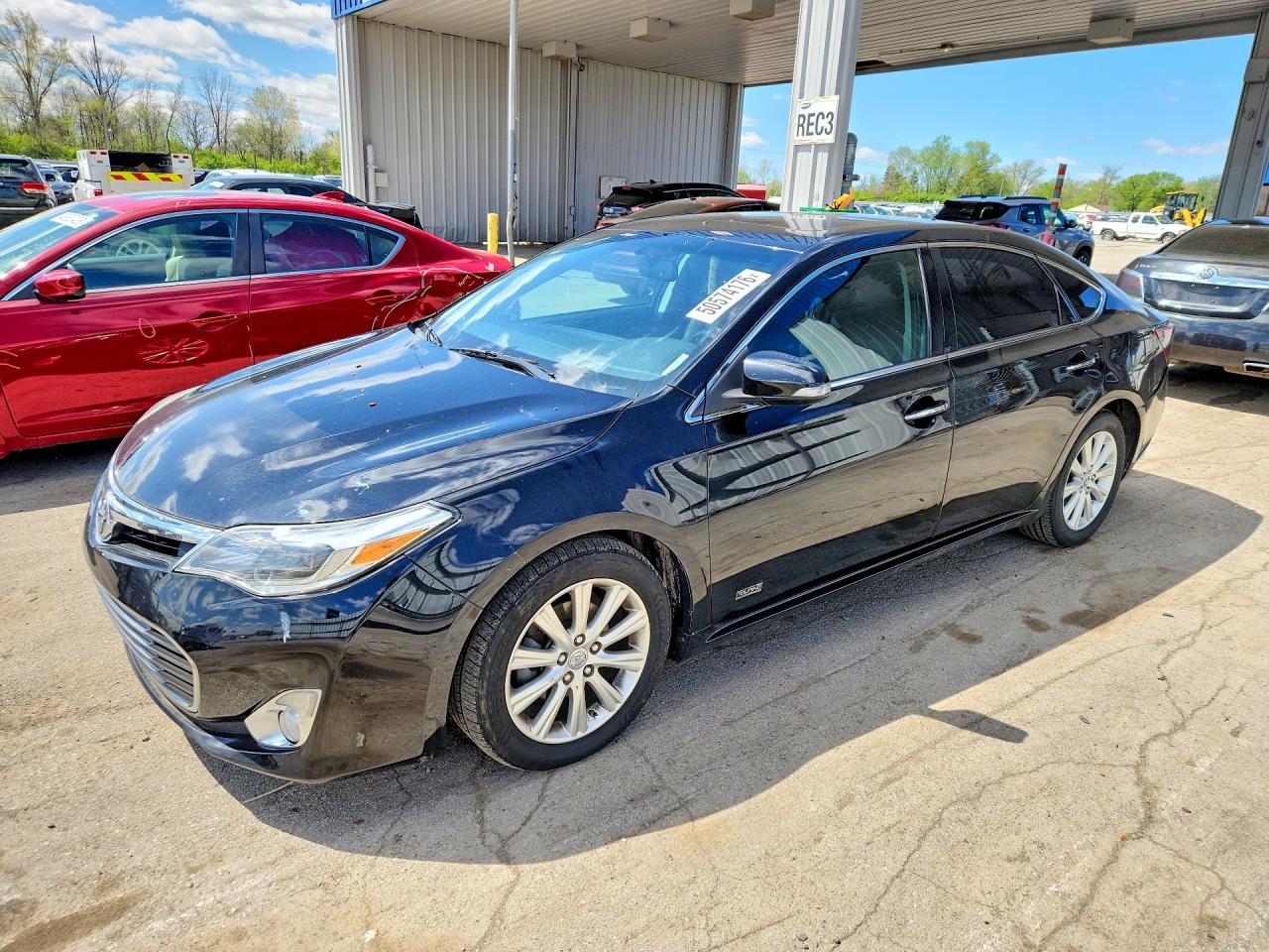 Salvage Toyota Avalon Image