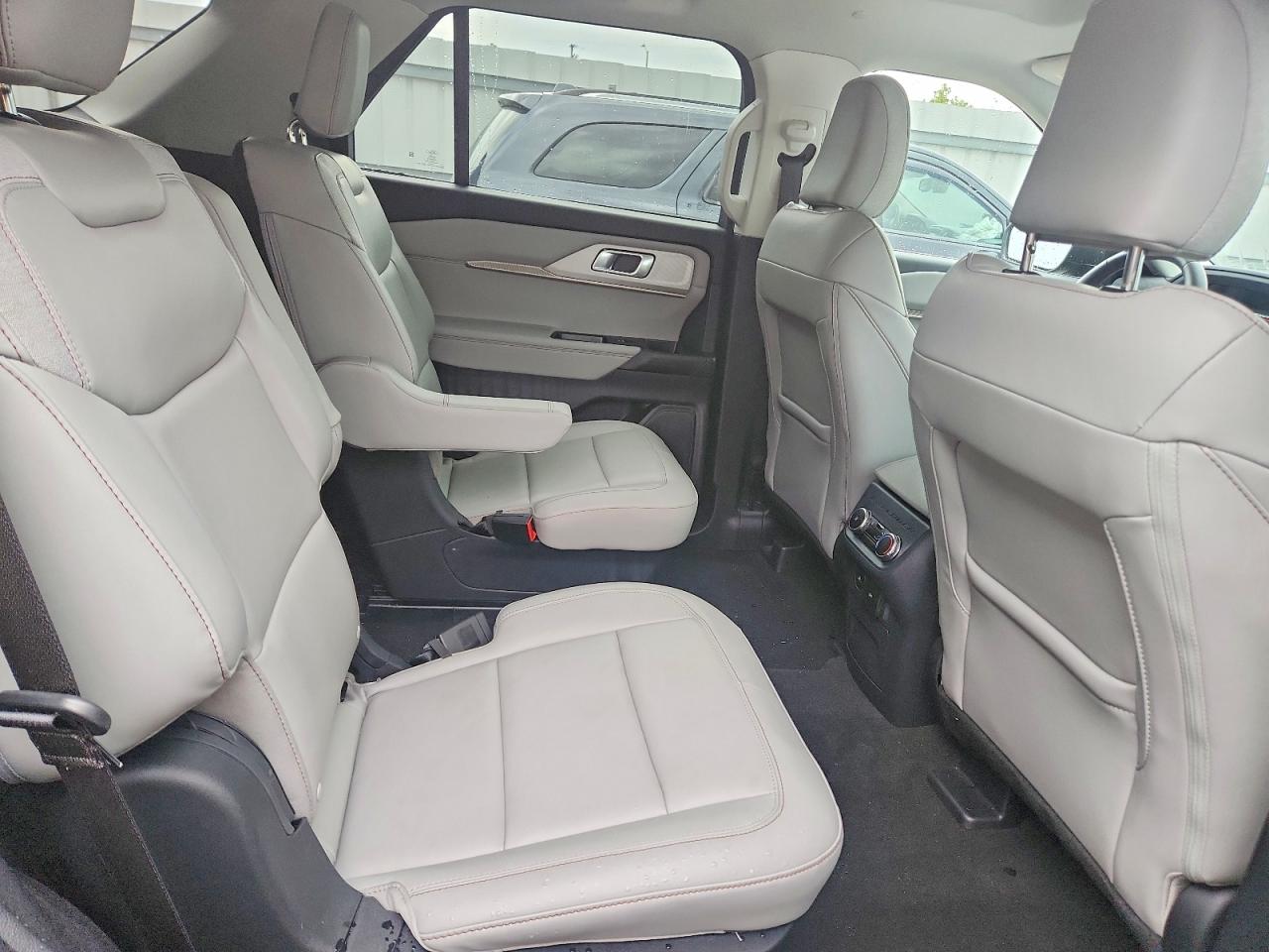 Ford Explorer Active