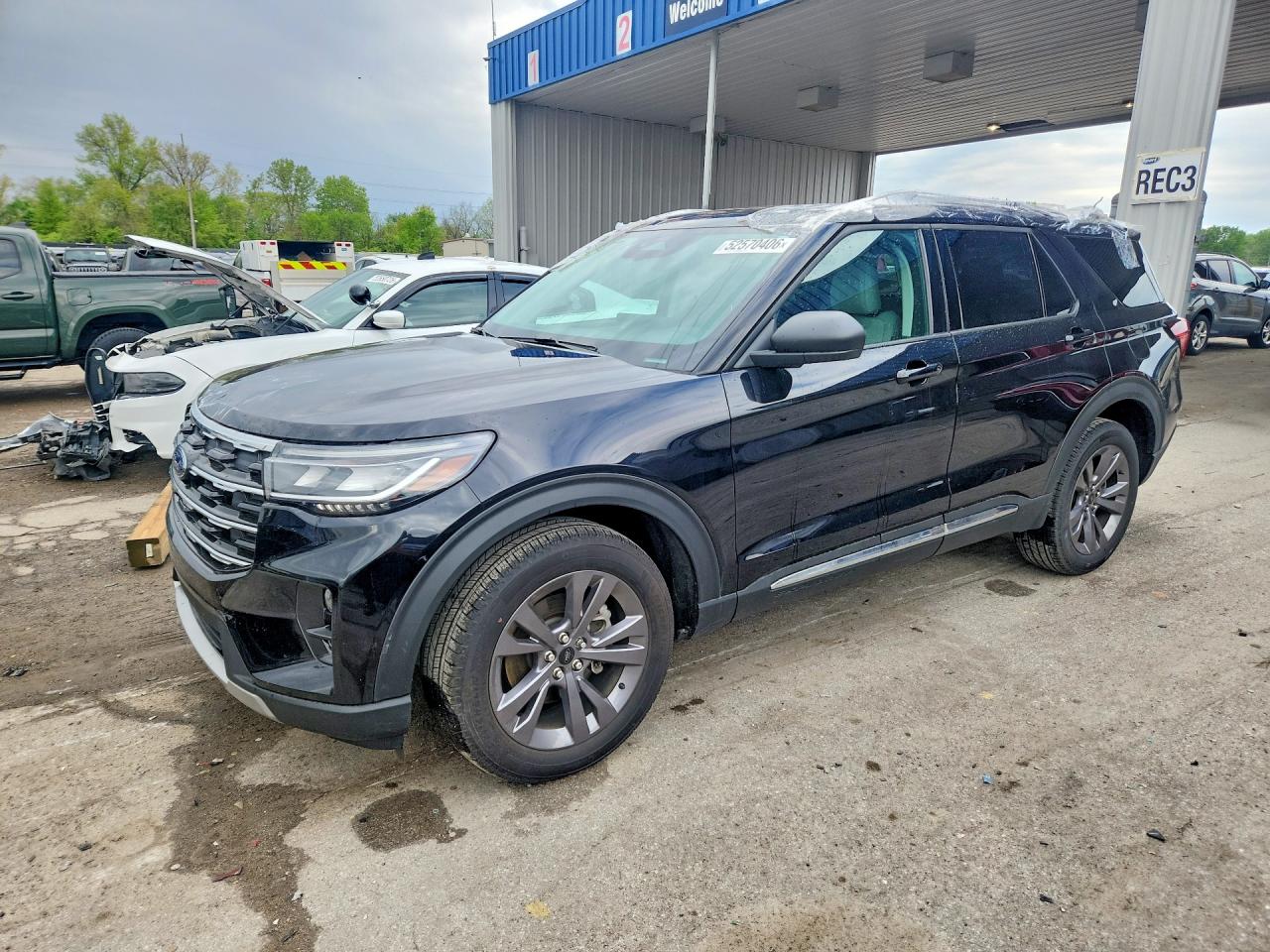Salvage Ford Explorer Image